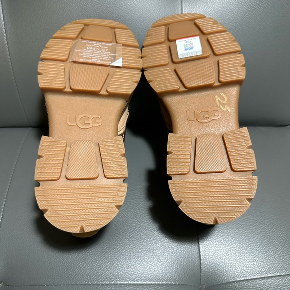 Brown new UGG platforms - Picture 6 of 8